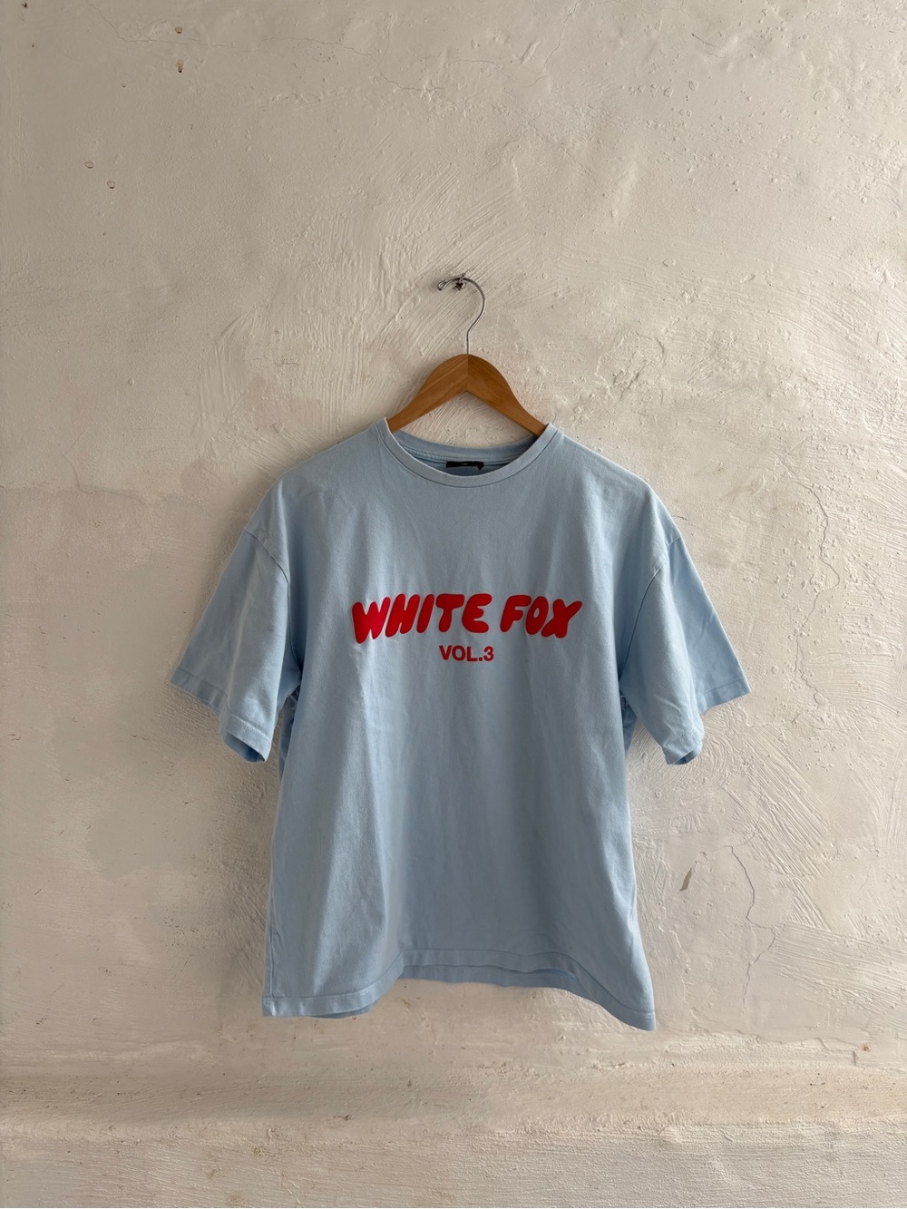 White fox Offstage oversized tee